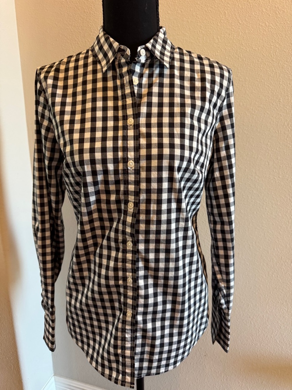 Banana Republic Black and White Gingham Button-Down women’s 4
